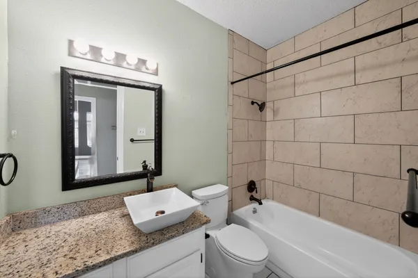 $950 | 12166 Metric Boulevard, Unit 2010, Austin, TX 78758