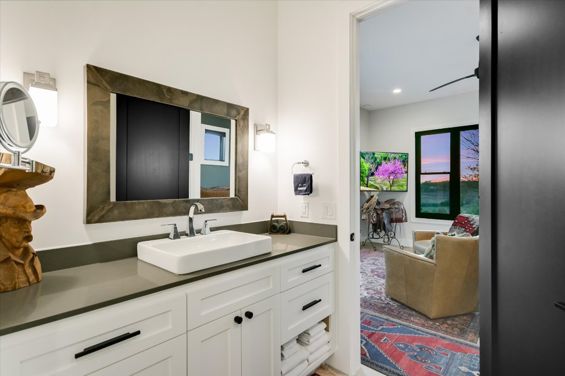 343 Pug Rippy Dripping Springs, TX 78620 - Photo 25 of 40 ensuite bath