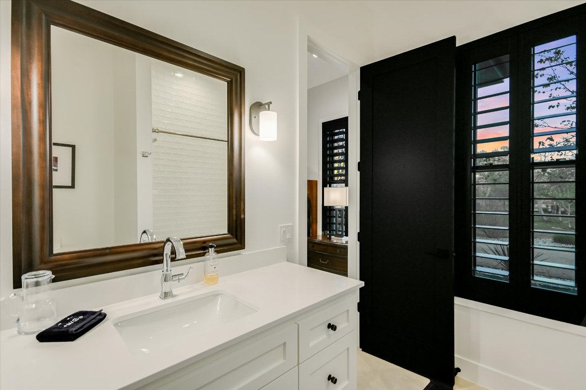 343 Pug Rippy Dripping Springs, TX 78620 - Photo 33 of 40 ensuite bath