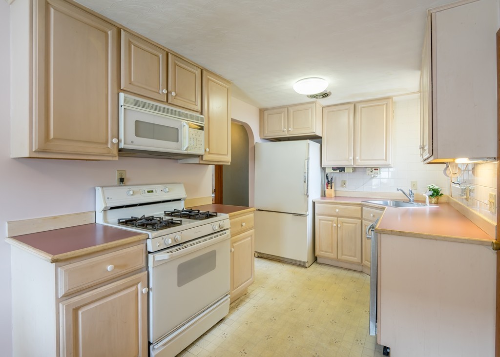 44 Dona Road Lynn, MA 01904 - Photo 11 of 24 Gallery Image 11