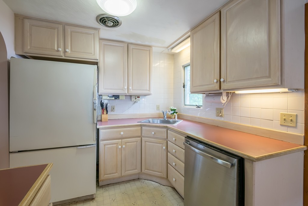 44 Dona Road Lynn, MA 01904 - Photo 10 of 24 Gallery Image 10
