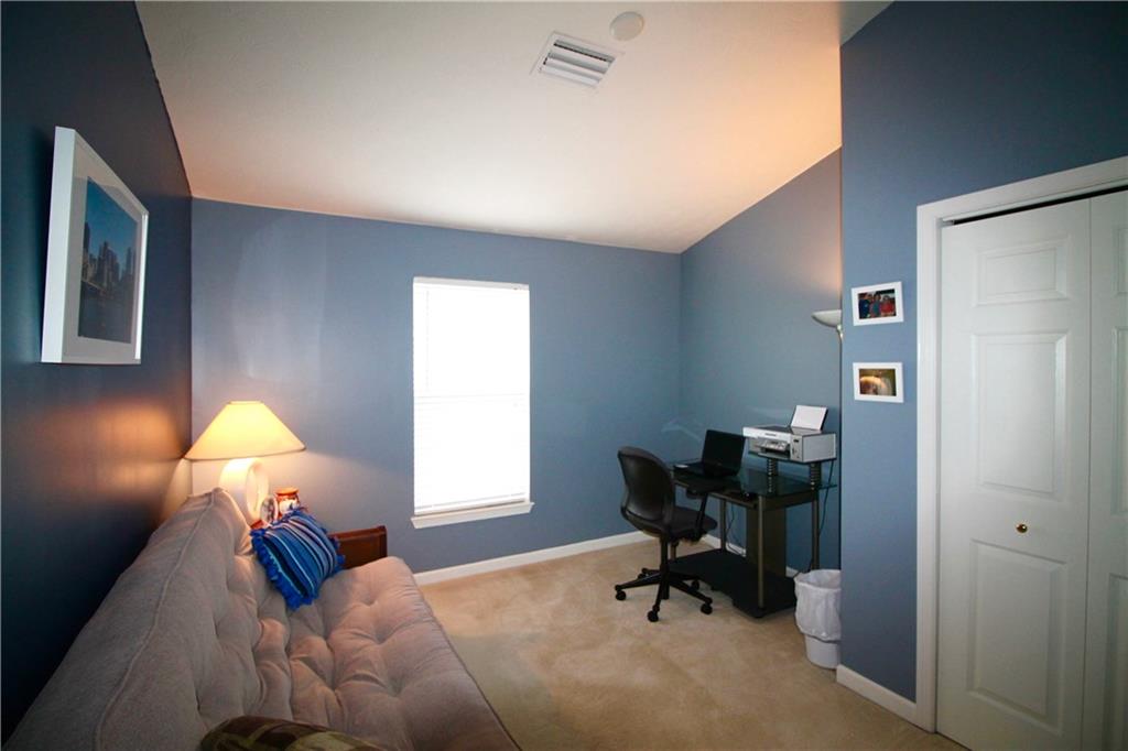 111 Park Place McKees Rocks, PA 15136 - Photo 17 of 23 3rd bedroom