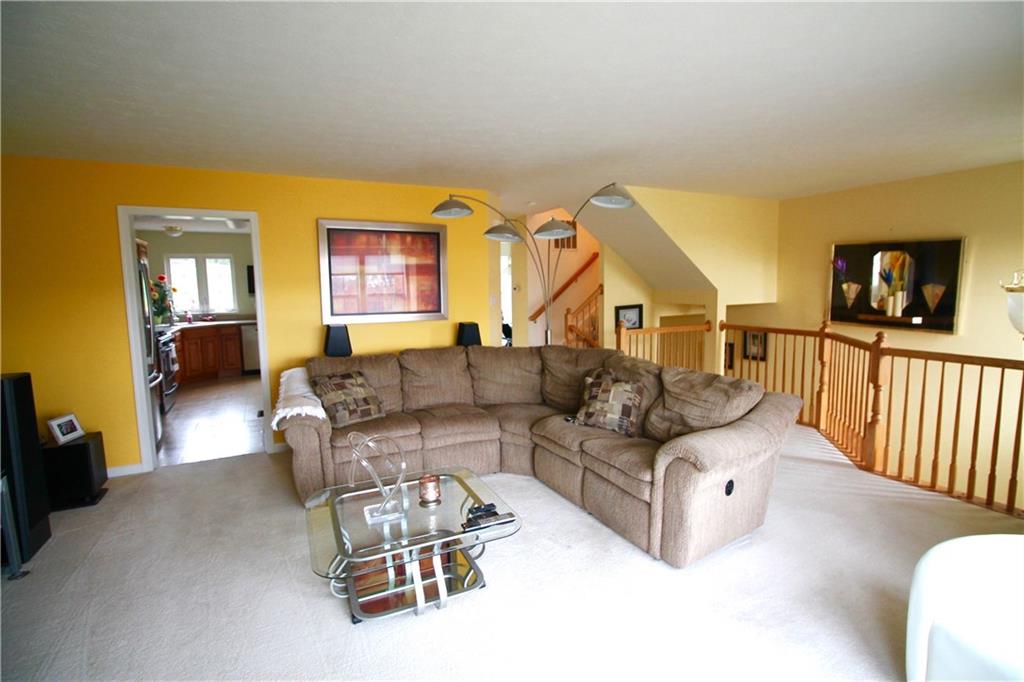 111 Park Place McKees Rocks, PA 15136 - Photo 4 of 23 Spacious main floor close to the kitchen and dining area.