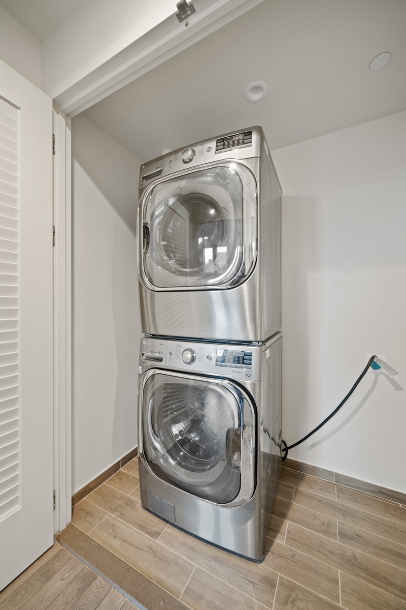 285 West 110th Street, Unit 6B Manhattan, NY 10026 - Photo 13 of 25 a utility room with washing machine