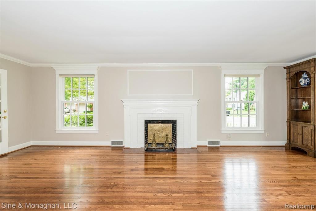 342 Touraine Road Grosse Pointe Farms, MI 48236 - Photo 5 of 49