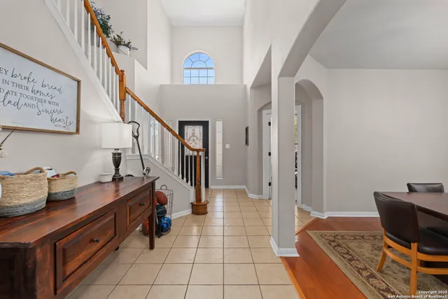 a view of entryway and workspace