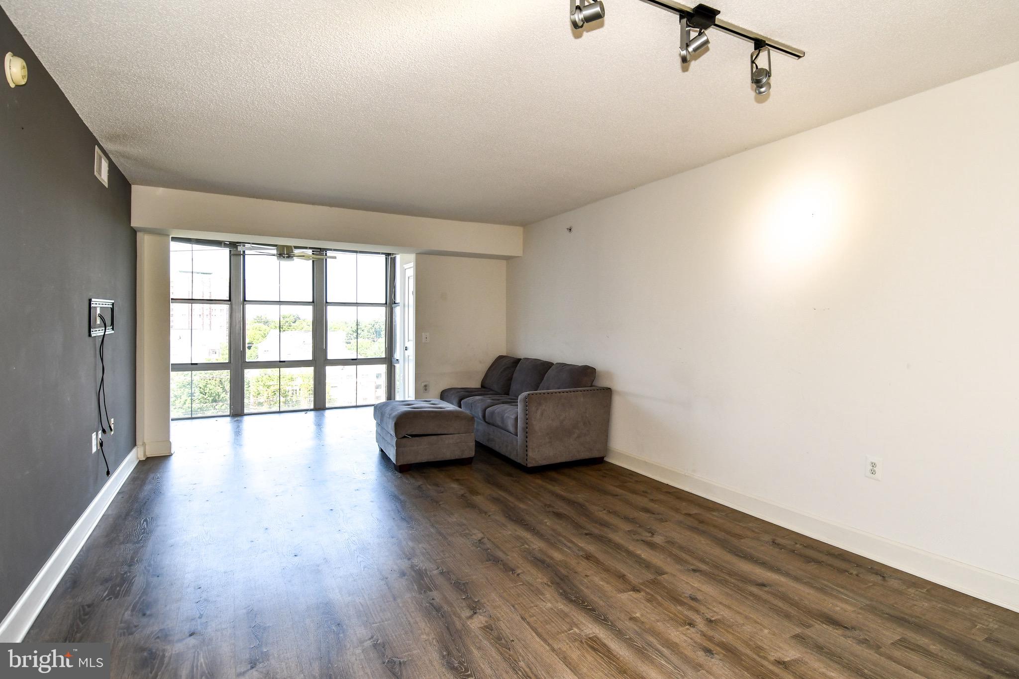 11800 Sunset Hills Road, Unit 1024 Reston, VA 20190 - Photo 7 of 41 Living/Dining