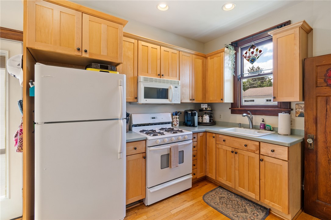 506 Madison Street East Rochester, NY 14445 - Photo 11 of 32