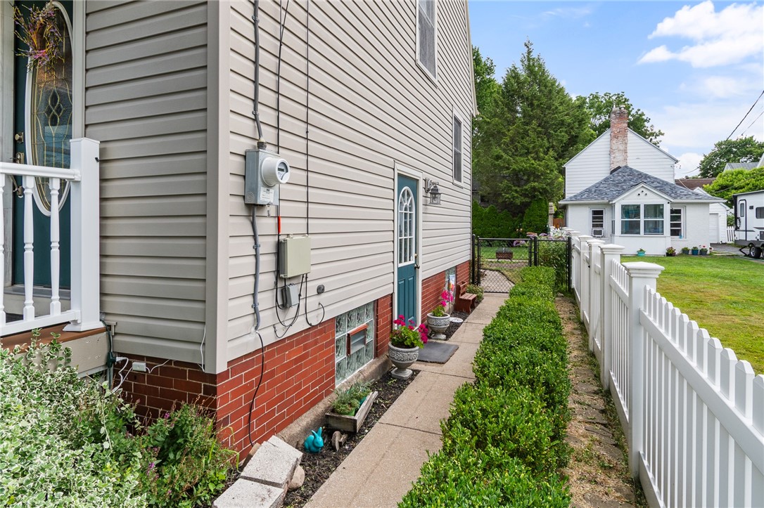 506 Madison Street East Rochester, NY 14445 - Photo 3 of 32