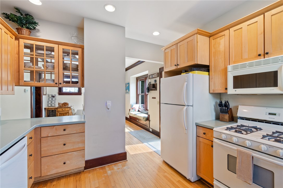 506 Madison Street East Rochester, NY 14445 - Photo 9 of 32