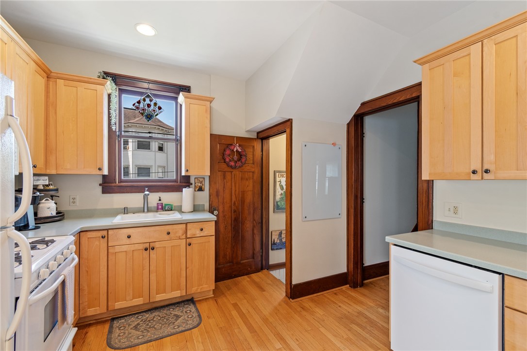 506 Madison Street East Rochester, NY 14445 - Photo 10 of 32