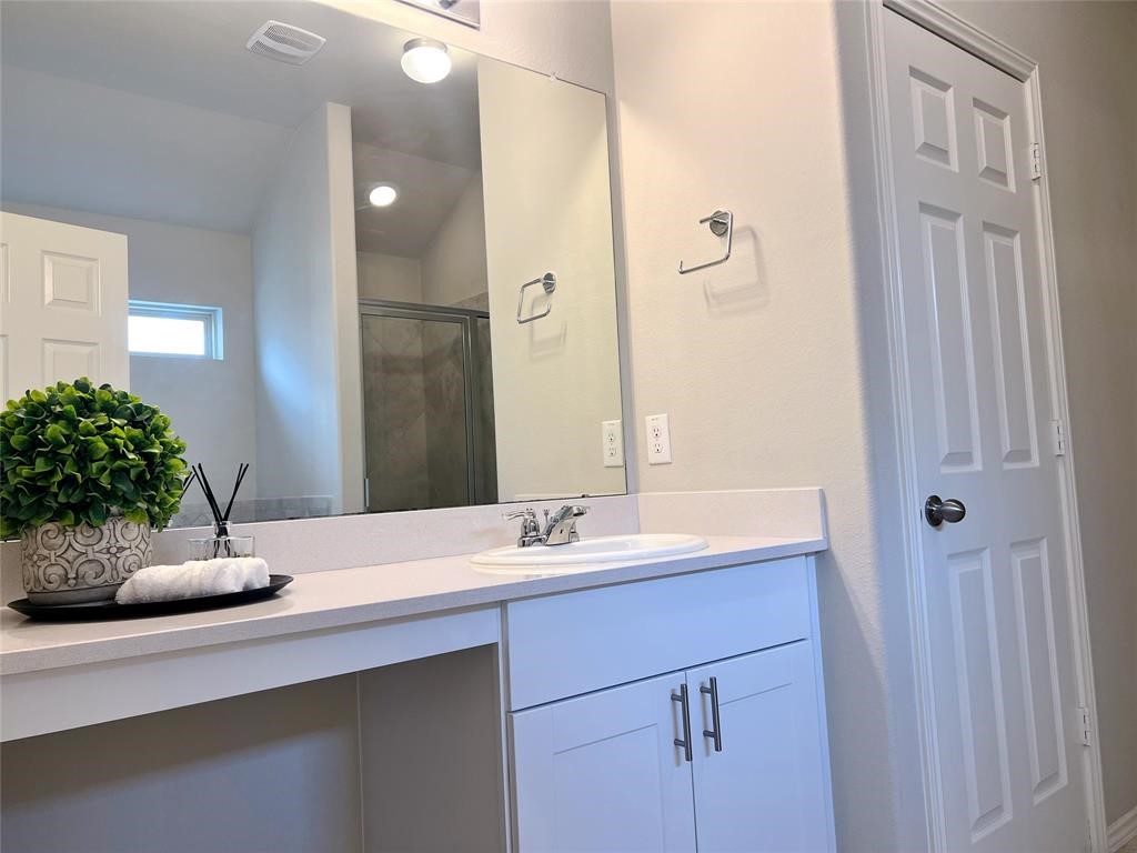 126 Courageous Side Way Magnolia, TX 77354 - Photo 13 of 28 Primary bath