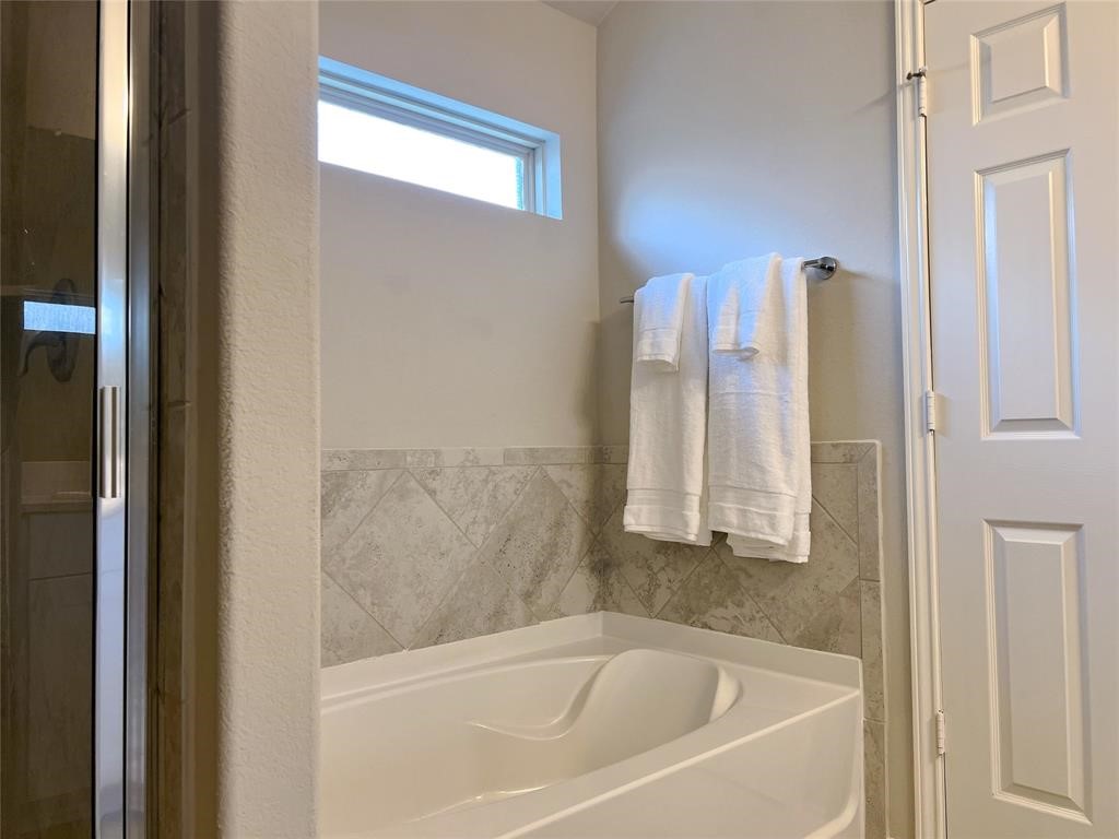 126 Courageous Side Way Magnolia, TX 77354 - Photo 14 of 28 Primary bath