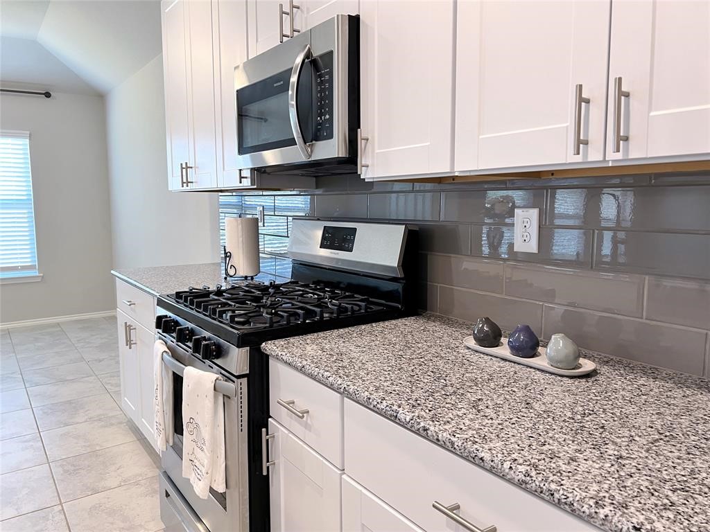 126 Courageous Side Way Magnolia, TX 77354 - Photo 4 of 28 kitchen