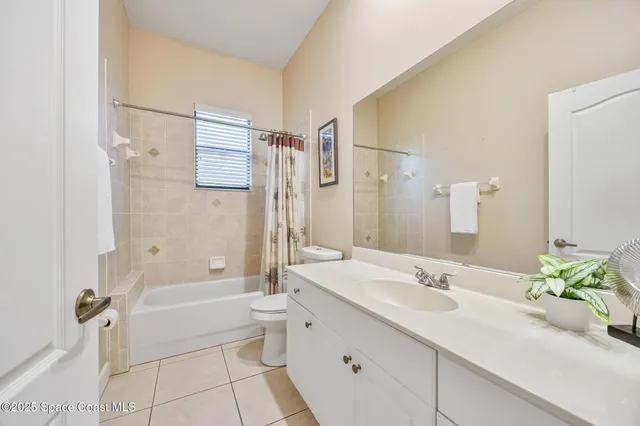 a house view with swimming pool and yard