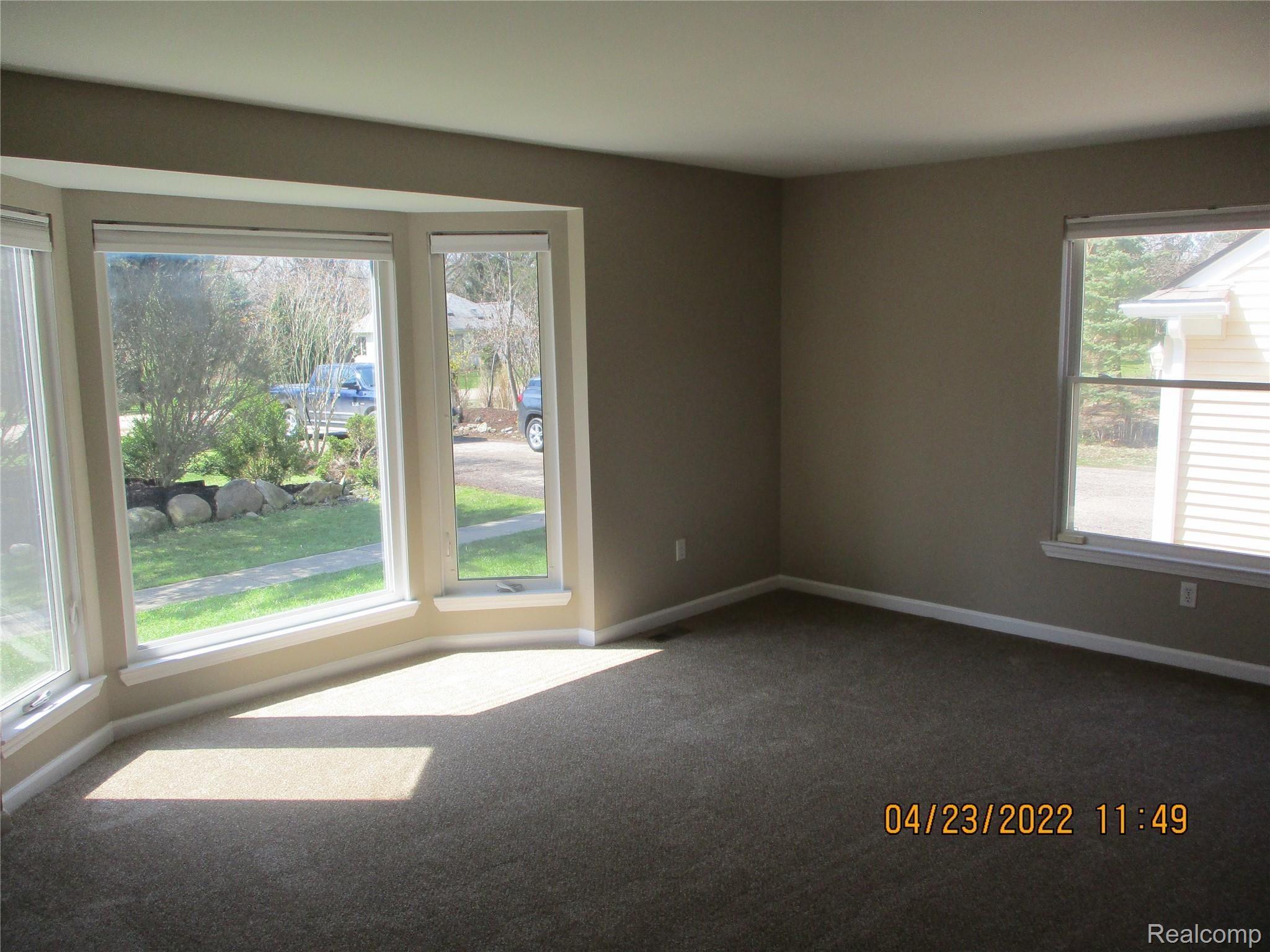 25890 Farmbrook Road Southfield, MI 48034 - Photo 2 of 20 LIVING ROOM.JPG
