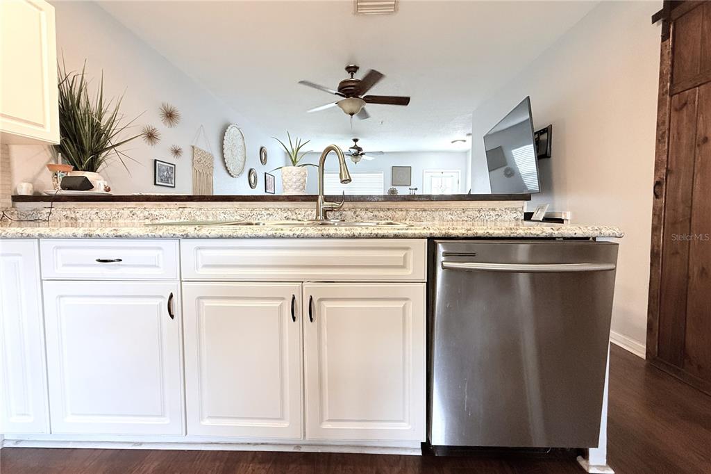 5307 Terraza Court Temple Terrace, FL 33617 - Photo 11 of 38