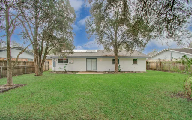 a view of a yard in front of house