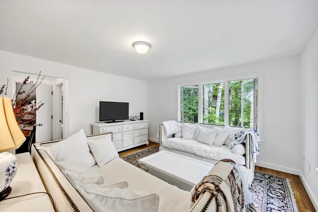 $5,000 | 44 Nobska Road, Woods Hole, MA 02543