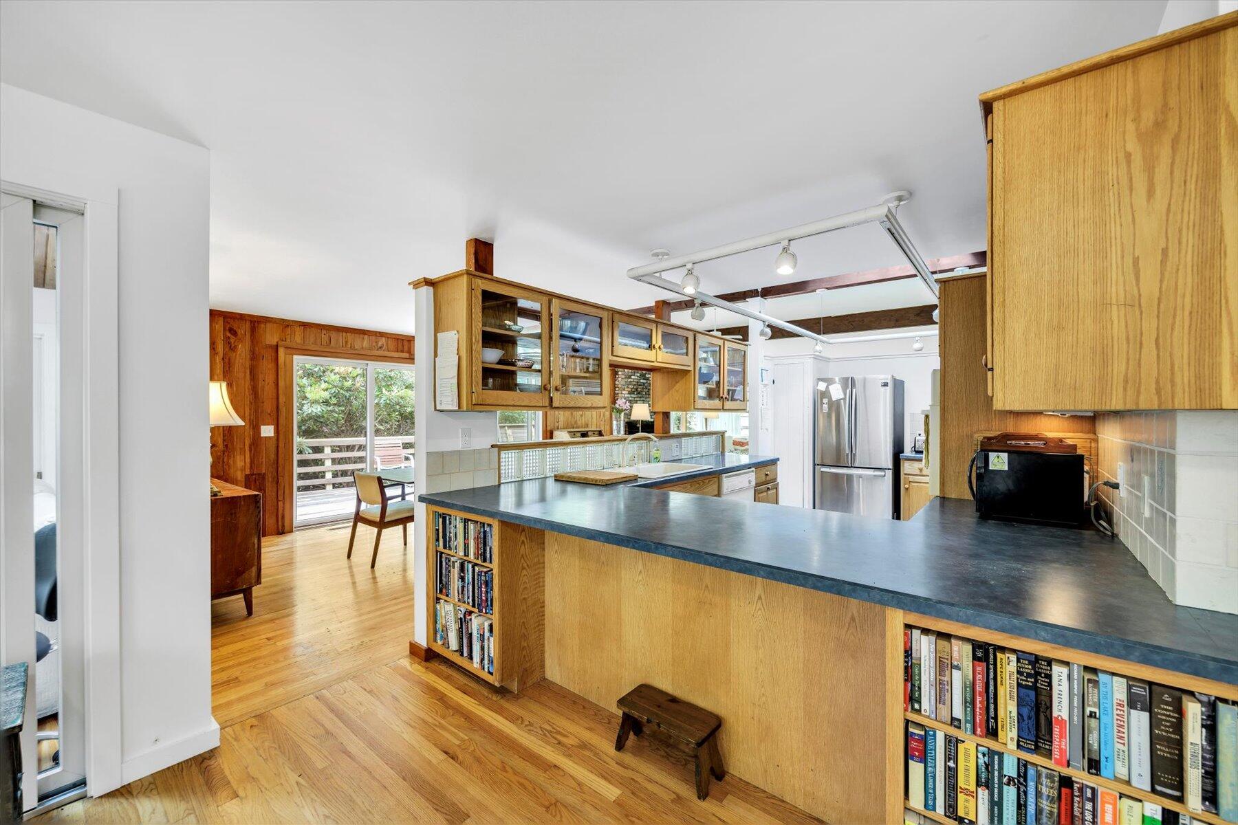 44 Nobska Road Woods Hole, MA 02543 - Photo 23 of 47 30-889A7531