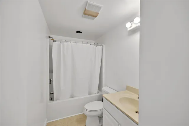 $5,000 | 44 Nobska Road, Woods Hole, MA 02543