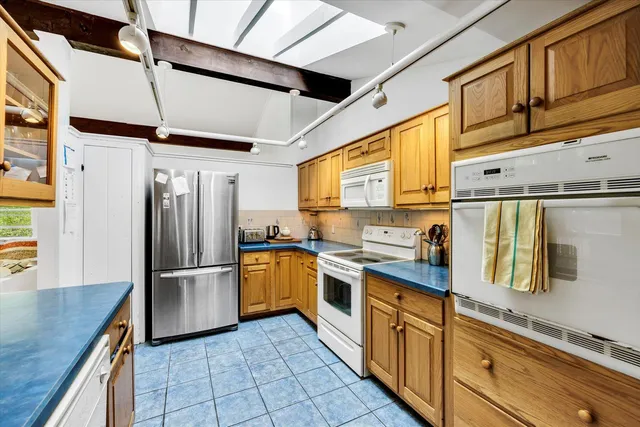 $5,000 | 44 Nobska Road, Woods Hole, MA 02543