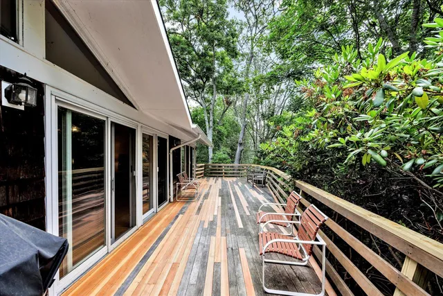 $5,000 | 44 Nobska Road, Woods Hole, MA 02543