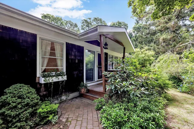 $5,000 | 44 Nobska Road, Woods Hole, MA 02543