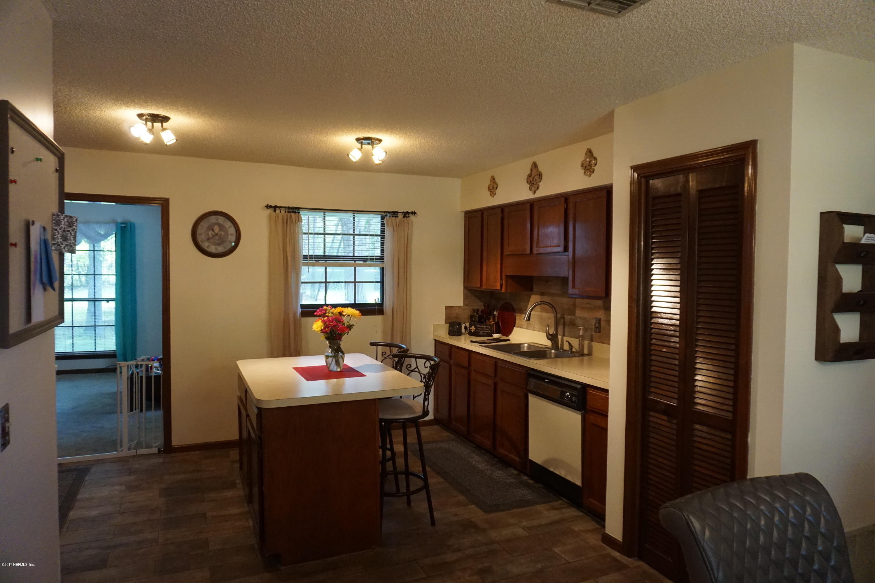 567 Wesley Road Green Cove Springs, FL 32043 - Photo 11 of 23 DSC08401