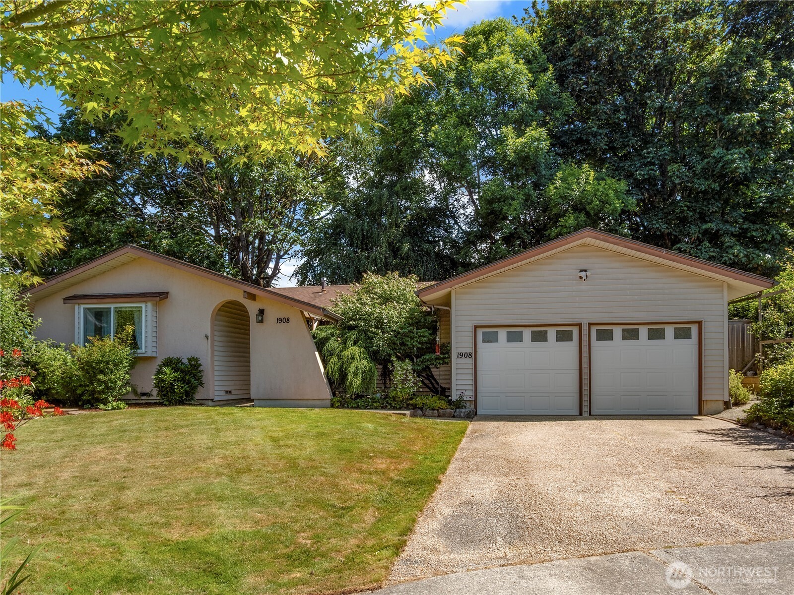 1908 Southeast 21st Place Renton, WA 98055 - Photo 2 of 32 Gallery Image 2