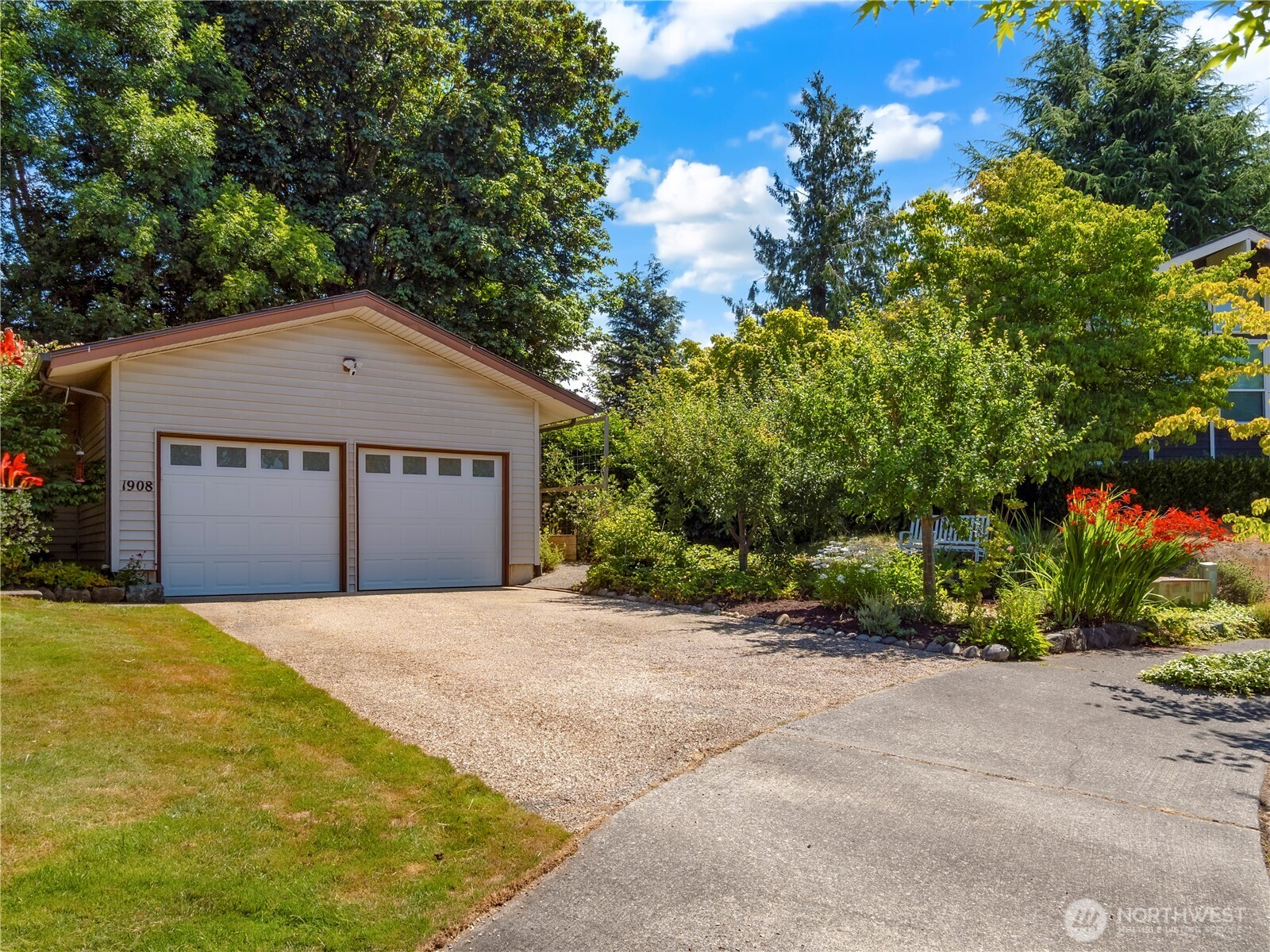 1908 Southeast 21st Place Renton, WA 98055 - Photo 3 of 32 Gallery Image 3