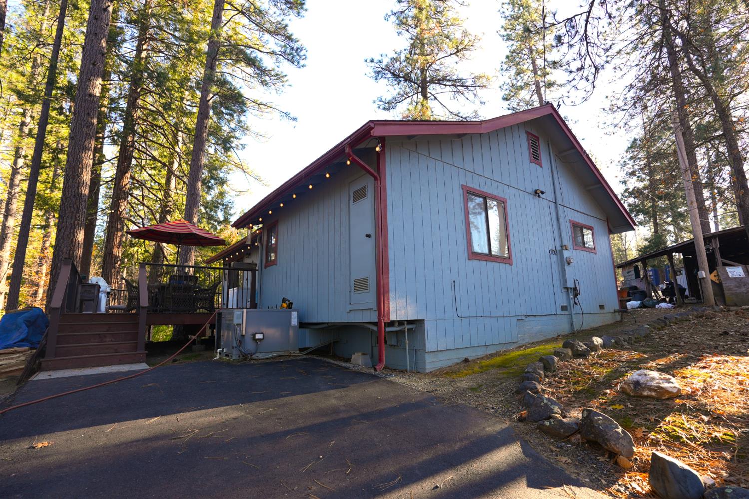 23625 Rock Hammer Road Groveland, CA 95321 - Photo 30 of 40 a front view of a house with a yard