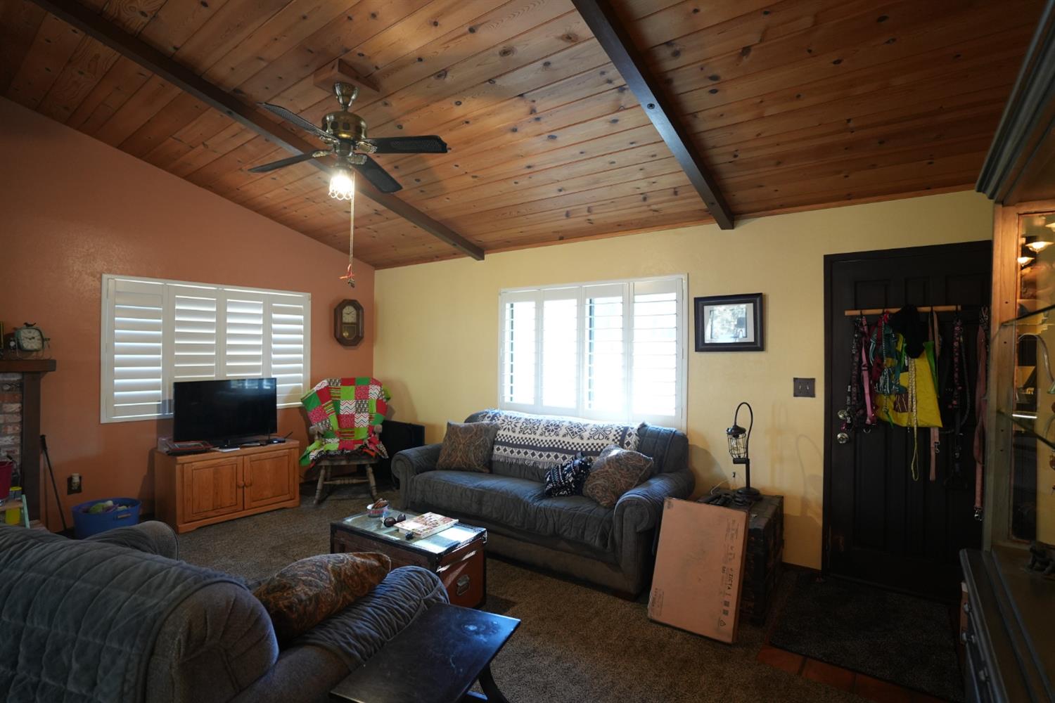 23625 Rock Hammer Road Groveland, CA 95321 - Photo 3 of 40 a living room with furniture ceiling fan and a window