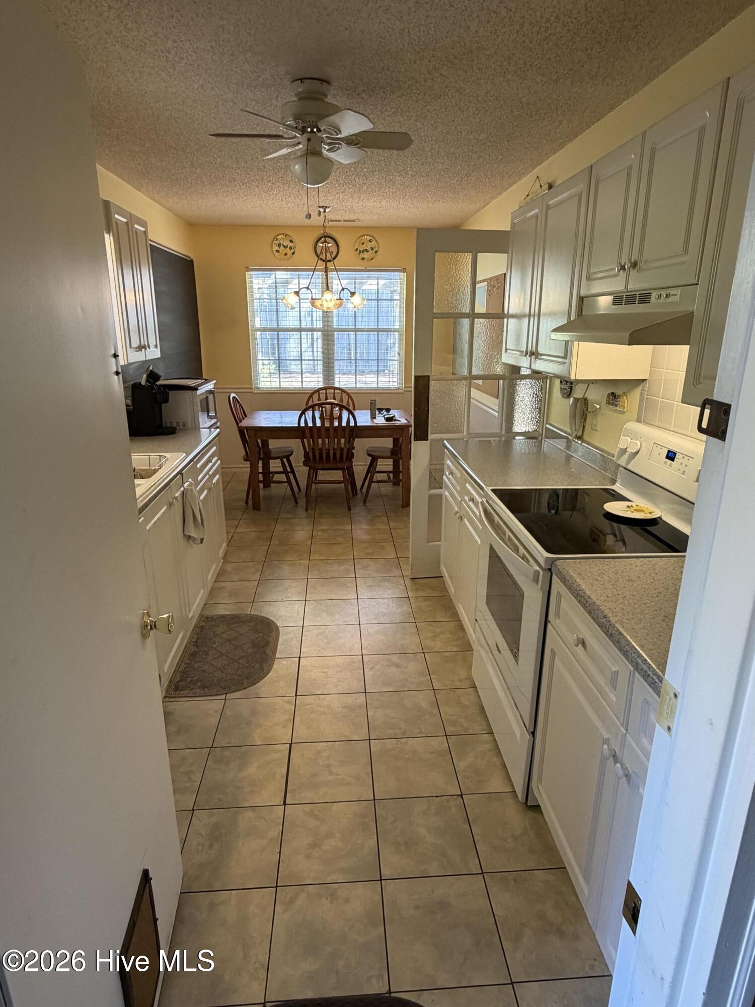 318 Hidden Valley Road Wilmington, NC 28409 - Photo 3 of 22 kitchen