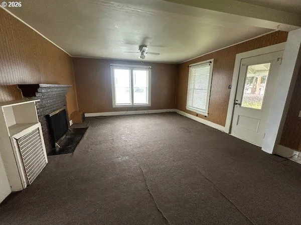 a view of empty room with a fireplace