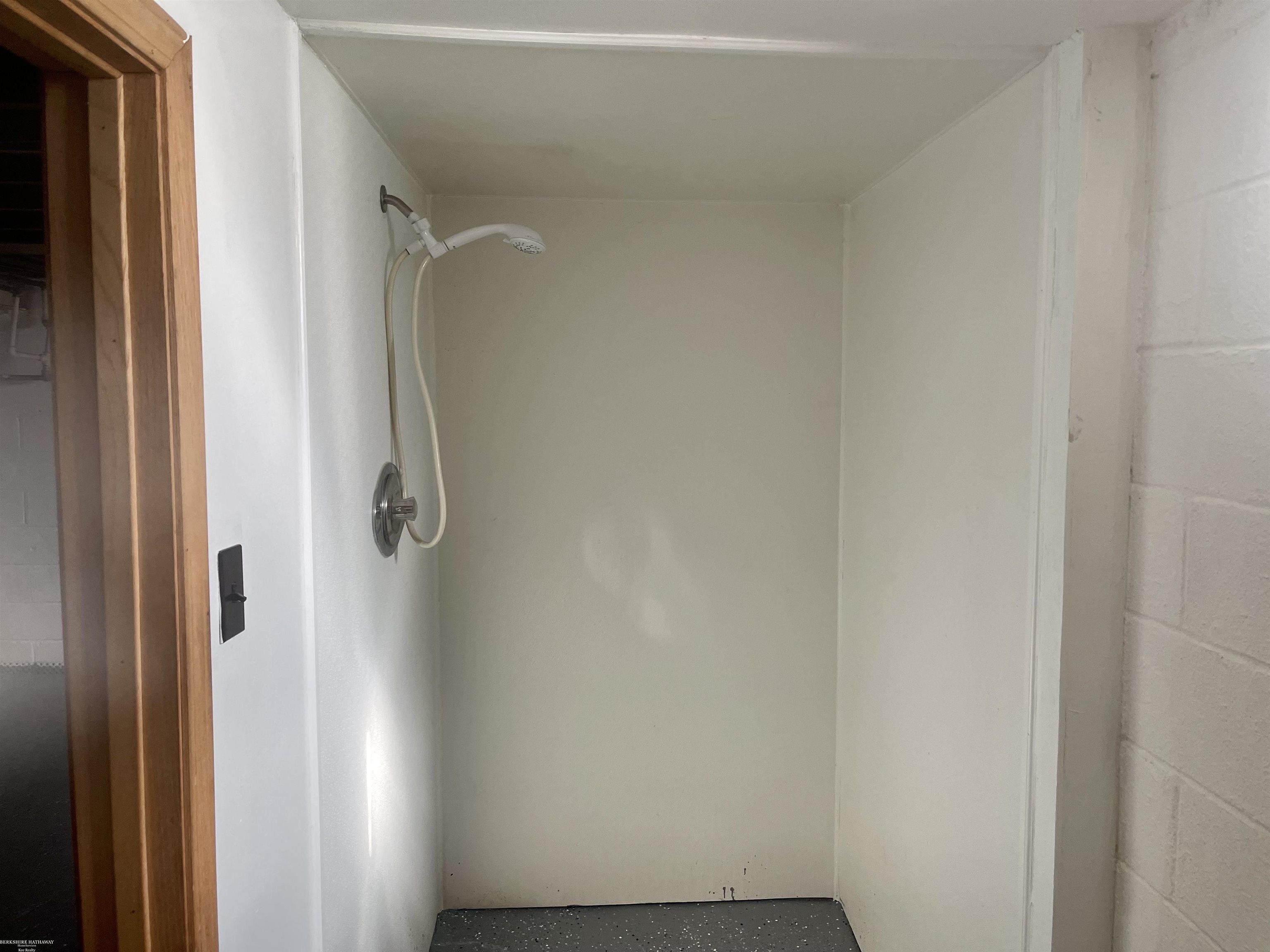 14868 Stephens Road Eastpointe, MI 48021 - Photo 16 of 18 50103018-15.JPG