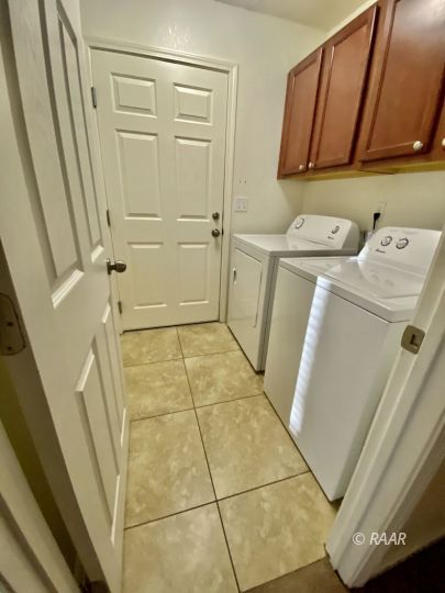 935 West Wasp Avenue Ridgecrest, CA 93555 - Photo 15 of 27 a bathroom with a sink and a shower