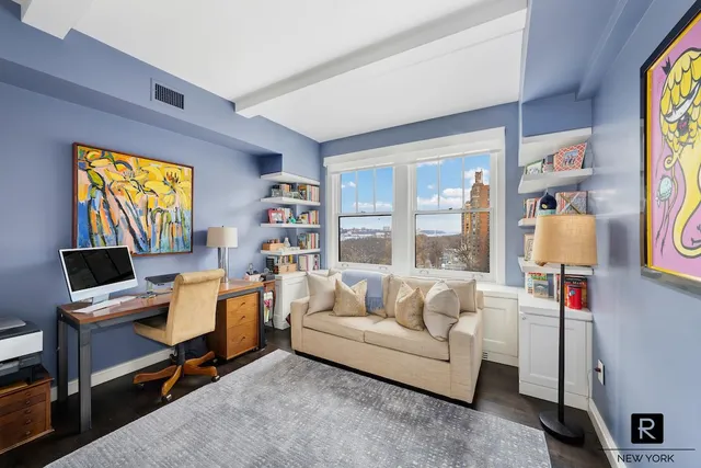 $2,595,000 | 330 West 72nd Street, Unit 8A | Upper West Side