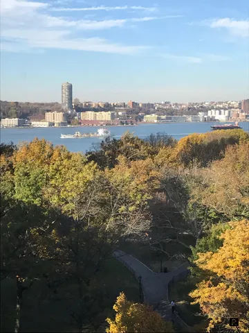 $2,595,000 | 330 West 72nd Street, Unit 8A | Upper West Side