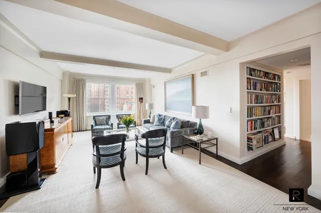 $2,595,000 | 330 West 72nd Street, Unit 8A | Upper West Side