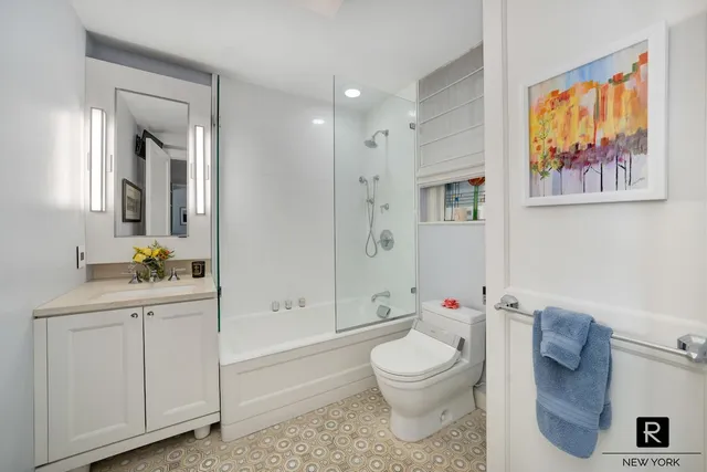 $2,595,000 | 330 West 72nd Street, Unit 8A | Upper West Side