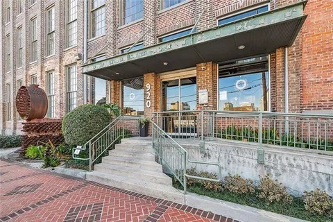 $2,200 | 920 Poeyfarre Street, Unit 327, New Orleans, LA 70130