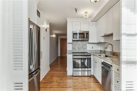 $2,200 | 920 Poeyfarre Street, Unit 327, New Orleans, LA 70130