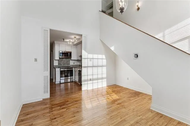 $2,400 | 920 Poeyfarre Street, Unit 327, New Orleans, LA 70130