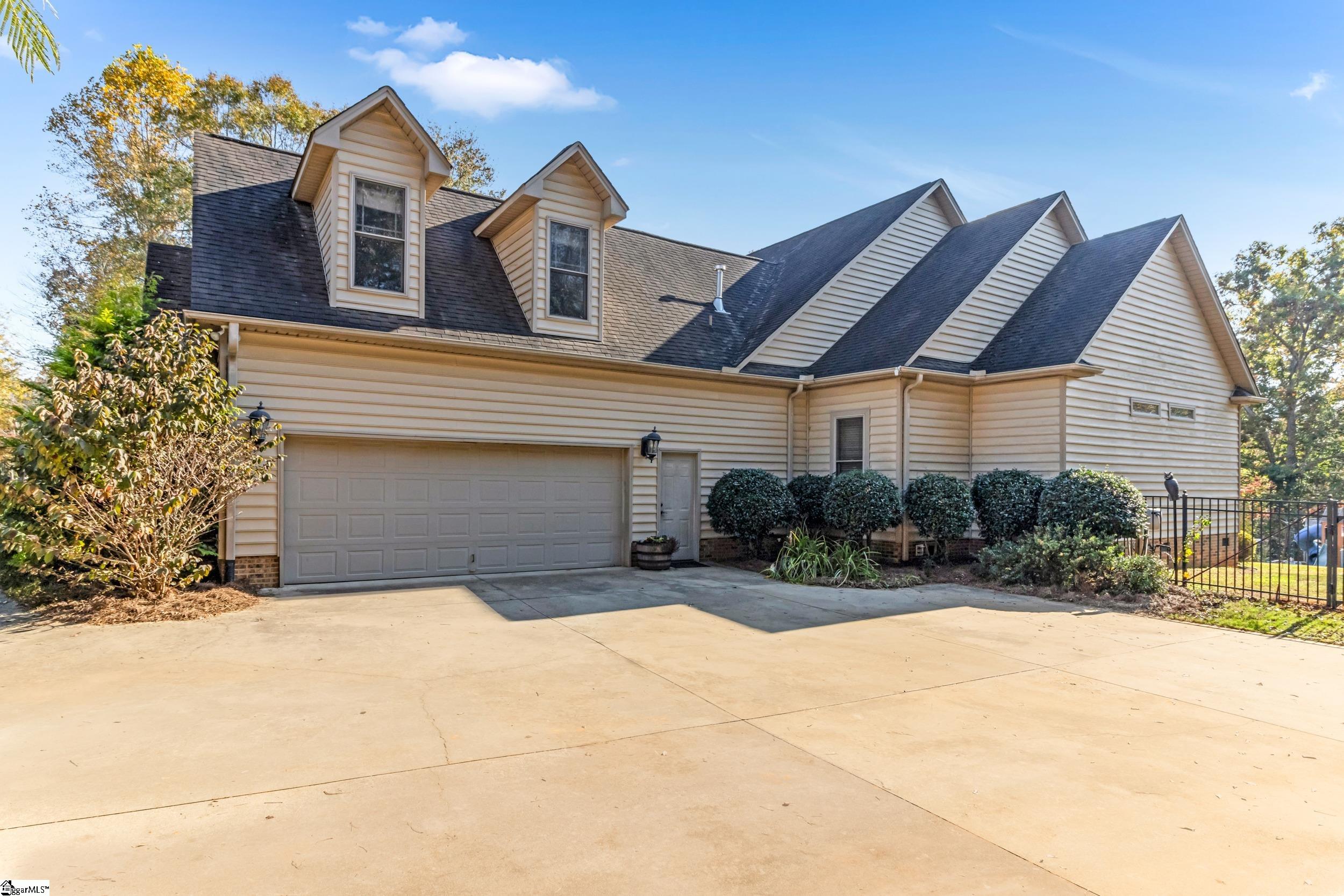 1256 Burdette Road Gray Court, SC 29645 - Photo 3 of 50