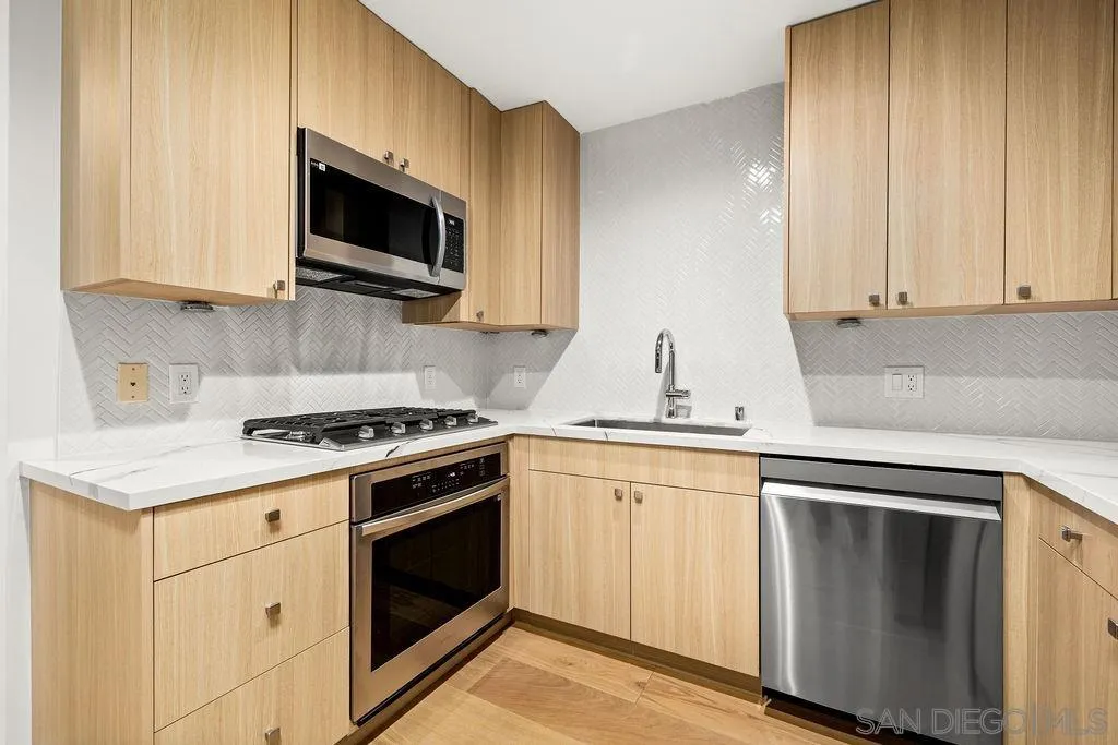 801 Ash Street, Unit 402 San Diego, CA 92101 - Photo 13 of 31 a kitchen with a stove and a microwave
