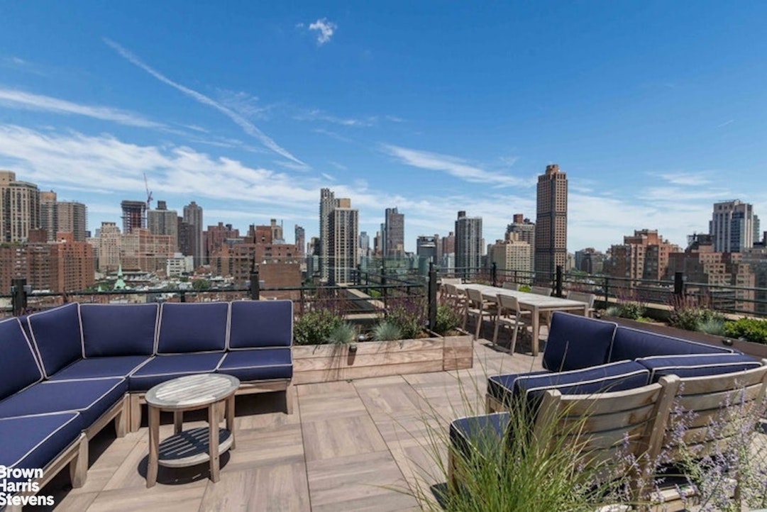 239 East 79th Street, Unit 2M Manhattan, NY 10075 - Photo 8 of 10 a view of a terrace with furniture
