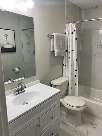 $2,700 | 7014 Glenview Drive, Tampa, FL 33619