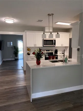 $2,700 | 7014 Glenview Drive, Tampa, FL 33619
