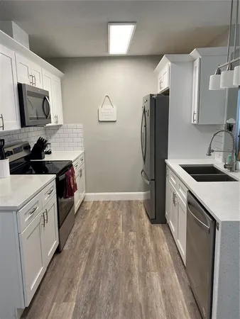 $2,700 | 7014 Glenview Drive, Tampa, FL 33619